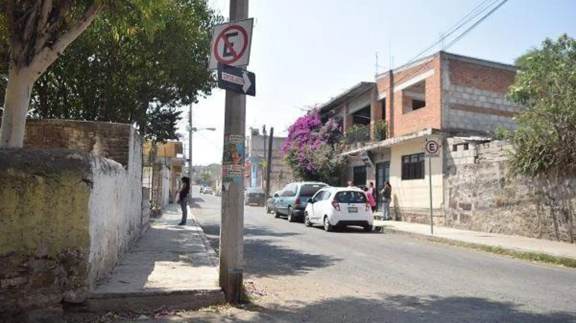 Jóvenes de entre 12 y 16 años de edad consumen enervantes en la comunidad de Guadalupe de las Peñas.